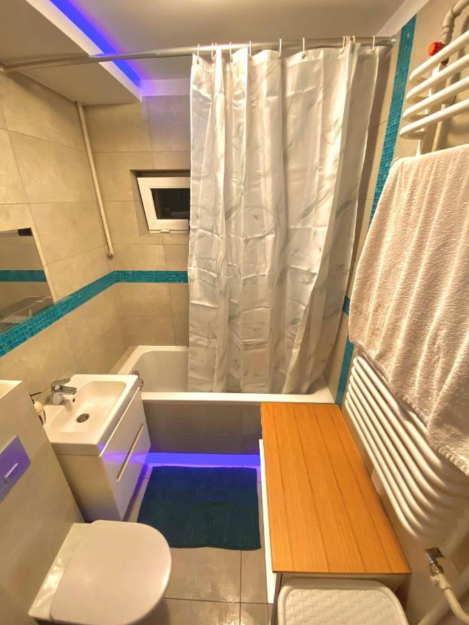 Entire Apartment In A Super Location - Cheap Monthly Rate Cracovia Esterno foto