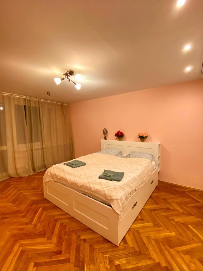 Entire Apartment In A Super Location - Cheap Monthly Rate Cracovia Esterno foto